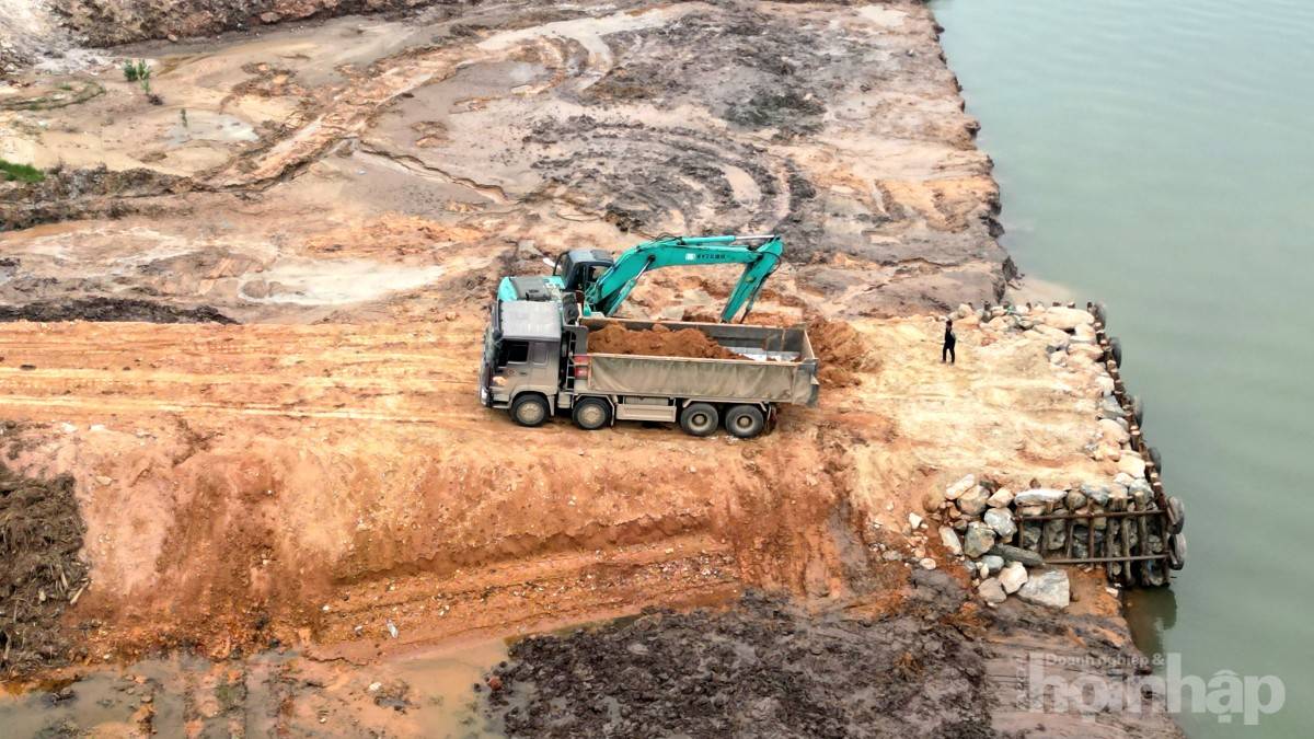 Đào Xá (Phú Thọ): Doanh nghiệp đổ thải sông Đà triển khai khắc phục hậu quả