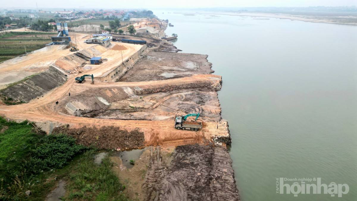 Đào Xá (Phú Thọ): Doanh nghiệp đổ thải sông Đà triển khai khắc phục hậu quả