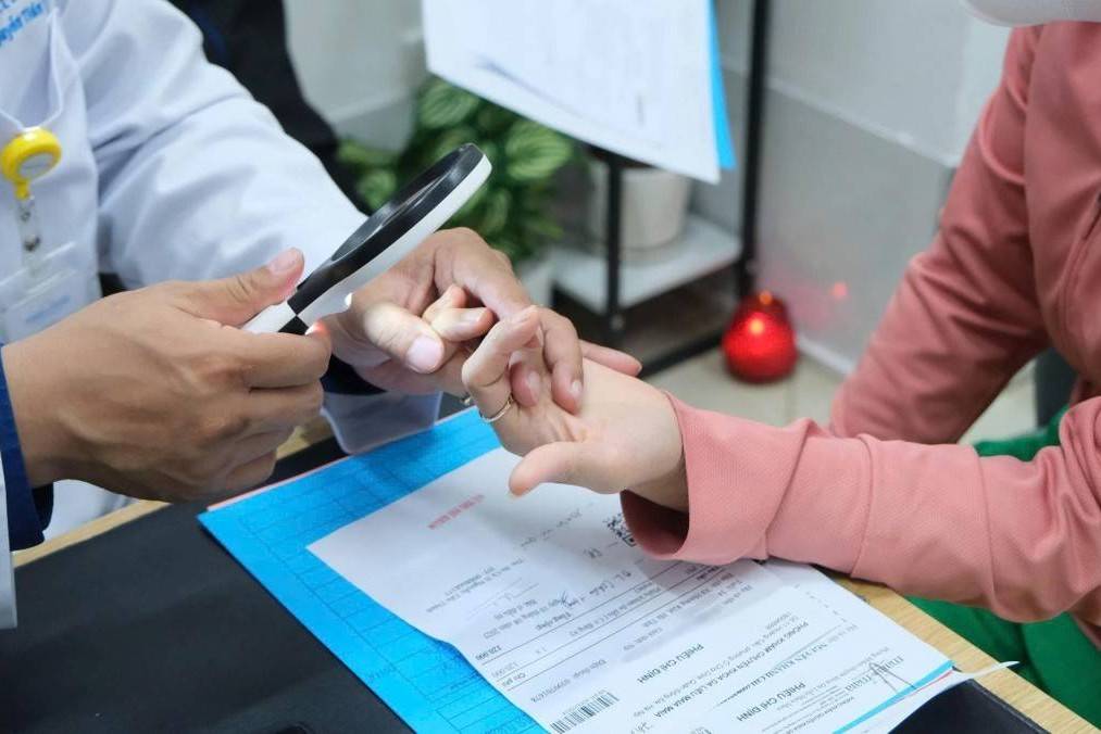 Viêm da cơ địa mùa đông: Cảnh báo nguy cơ tái phát nặng và hướng dẫn kiểm soát từ chuyên gia da liễu