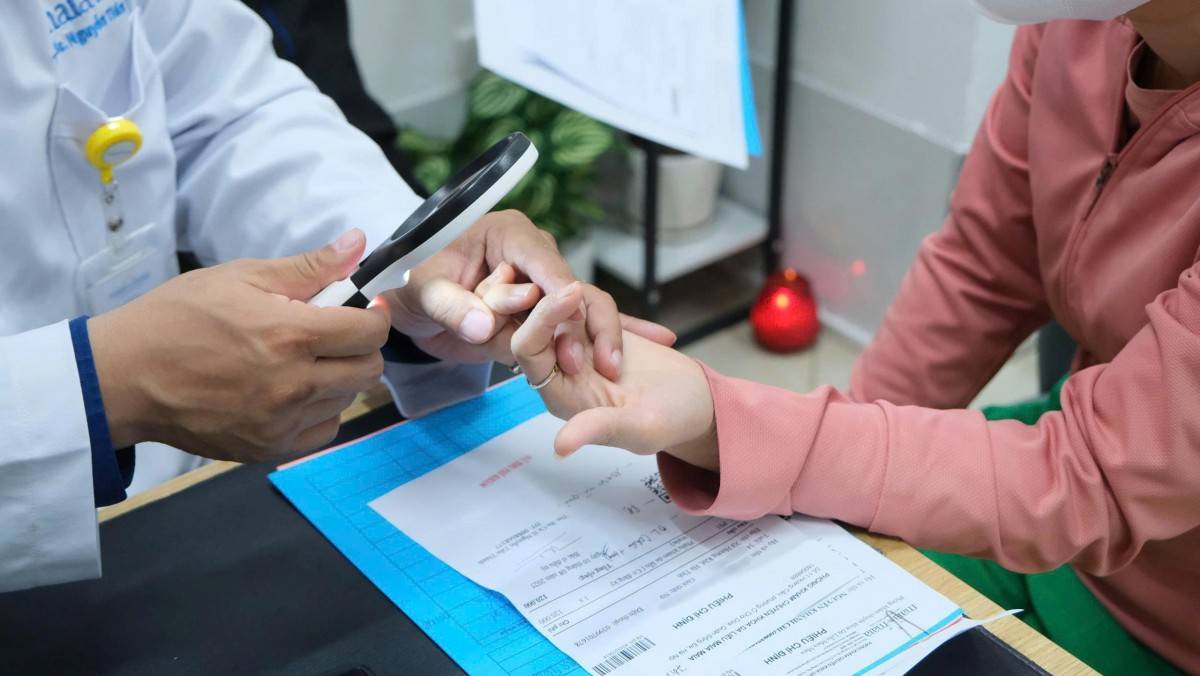 Viêm da cơ địa mùa đông: Cảnh báo nguy cơ tái phát nặng và hướng dẫn kiểm soát từ chuyên gia da liễu