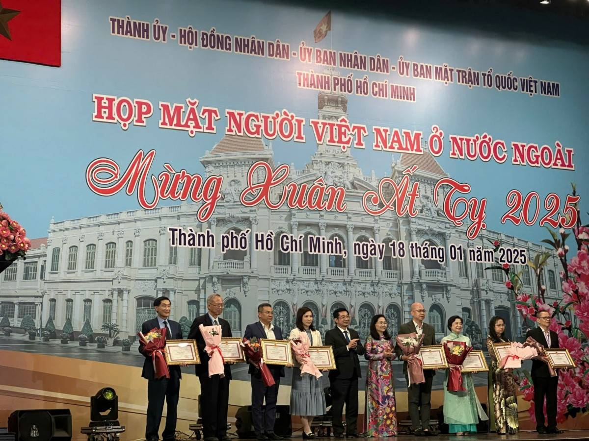 Ghi nhận đóng góp tiêu biểu của kiều bào tại Họp mặt  Xuân năm 2025.