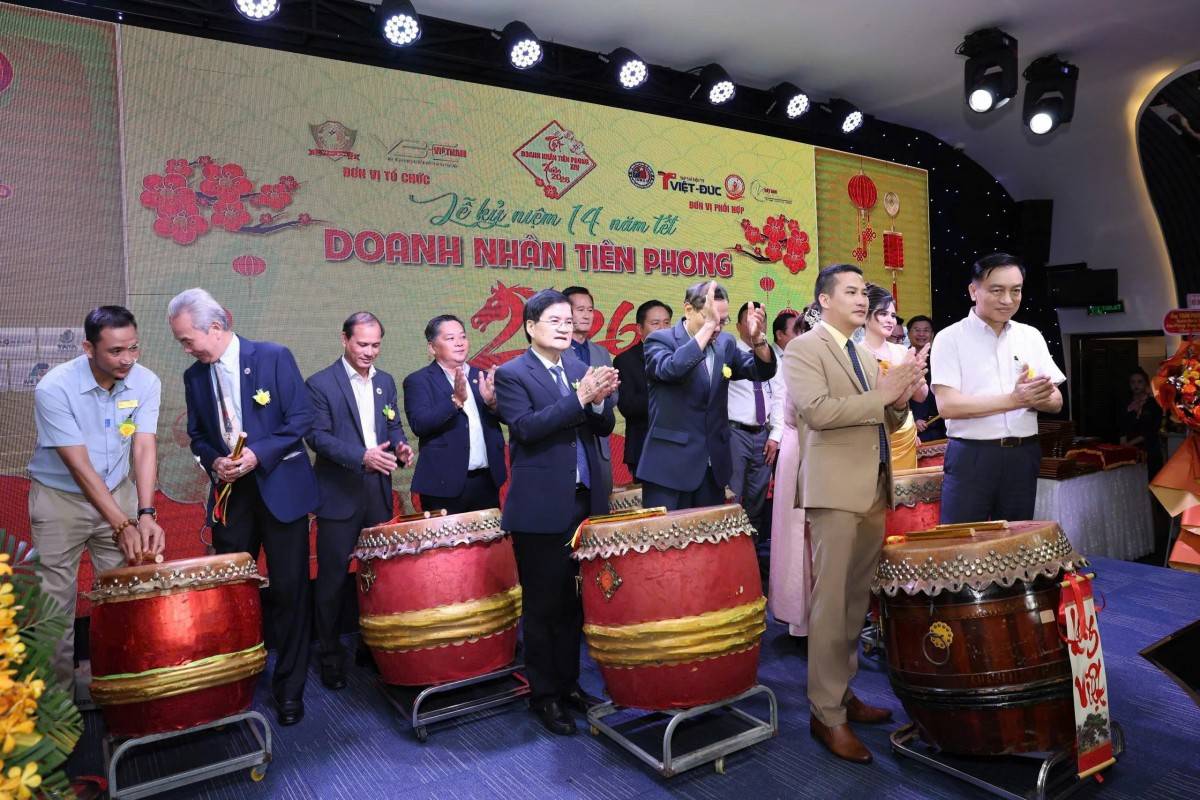 mở đầu bằng những nghi thức mang đậm bản sắc văn hóa