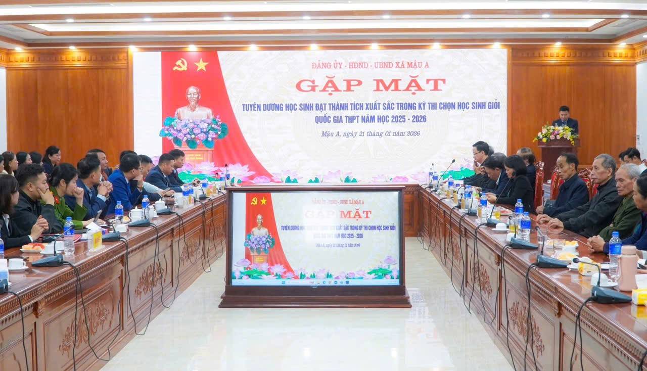 Toàn cảnh buổi gặp mặt tuyên dương học sinh đạt thành tích cao