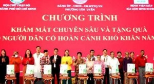 Phường Tân Uyên (TP. Hồ Chí Minh): Ấm áp chương trình khám mắt miễn phí và trao quà Tết trị giá 500 triệu đồng