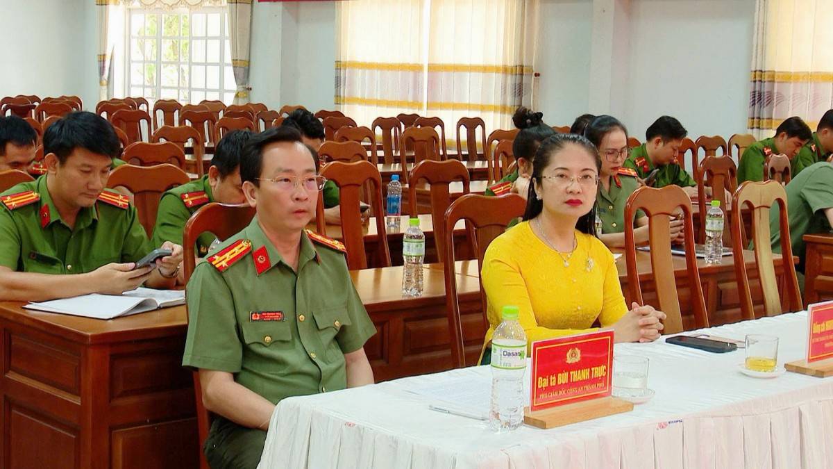 Công bố quyết định nghỉ công tác hưởng chế độ hưu trí đối với Phó Trưởng Công an phường Tân Uyên