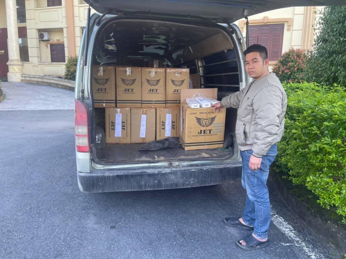 Quảng Trị: Bắt giữ đối tượng vận chuyển số lượng lớn thuốc lá nhập lậu dịp cận Tết