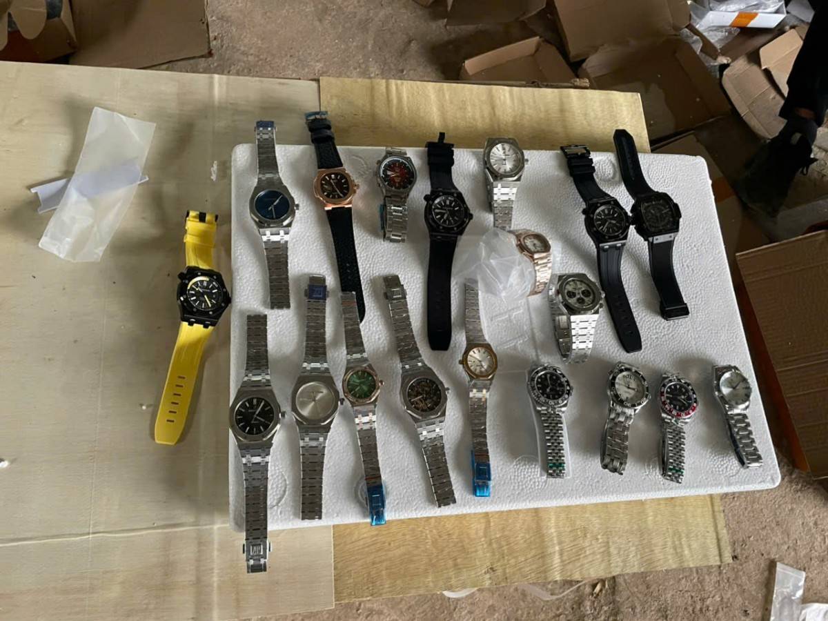 Hải quan ngăn chặn lô hàng quá cảnh nghi xâm phạm quyền sở hữu trí tuệ