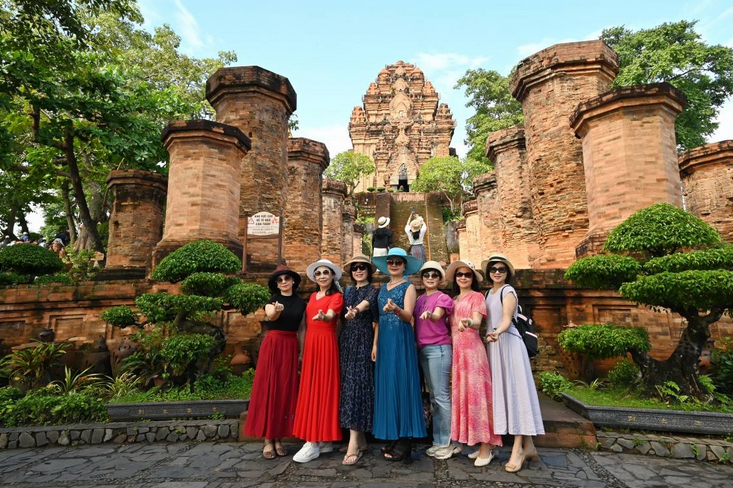 Đón chuyến tàu biển quốc tế thứ 9 COSTA SERENA với 2.853 khách đến Nha Trang, Khánh Hòa