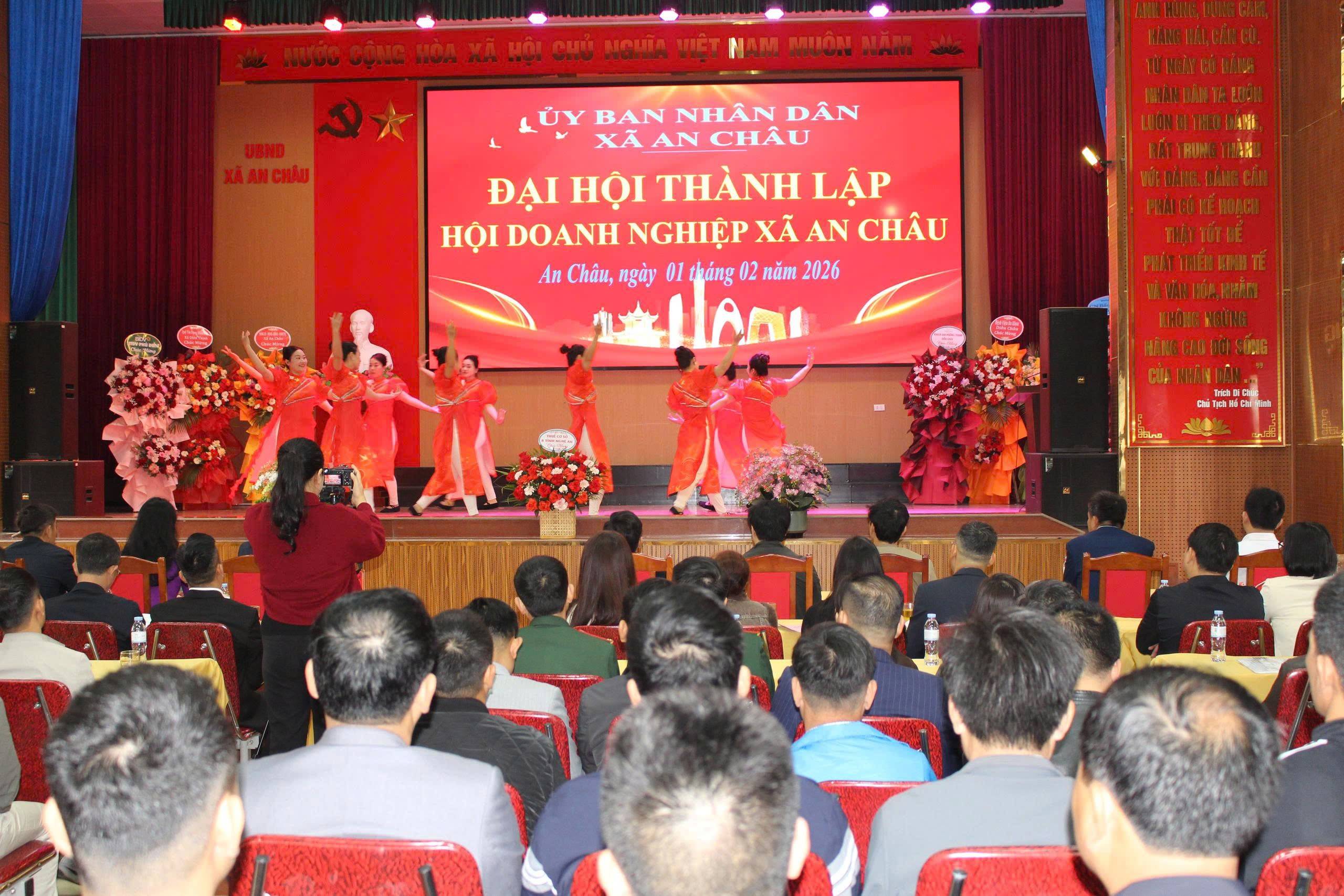 Văn nghệ chào mừng Đại hội thành lập Hội Doanh nghiệp xã An Châu