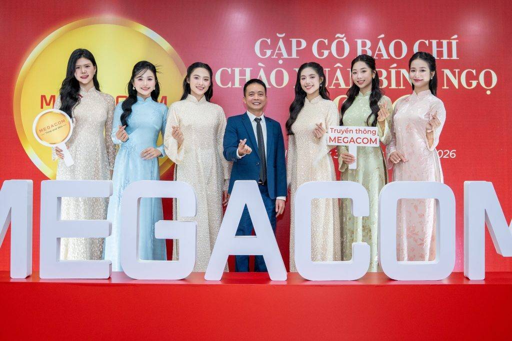 2 Á hậu và 4 Đại sứ Hoa Hậu Việt Nam 2024 cùng Lãnh đạo Megacom Quốc tế.