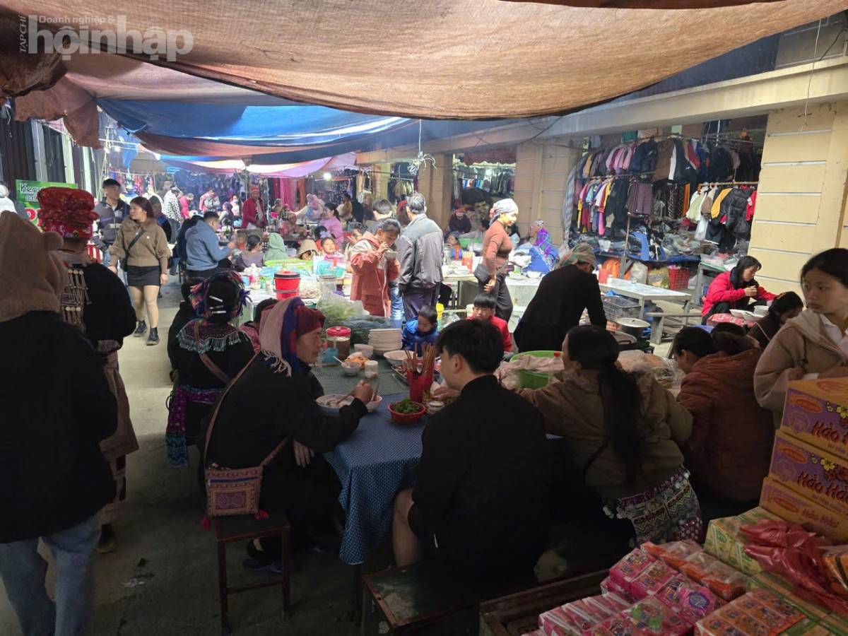 Lào Cai: Nhịp chợ Mường Hum giữa mây ngàn