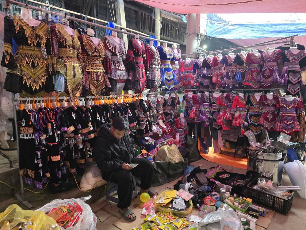 Lào Cai: Nhịp chợ Mường Hum giữa mây ngàn