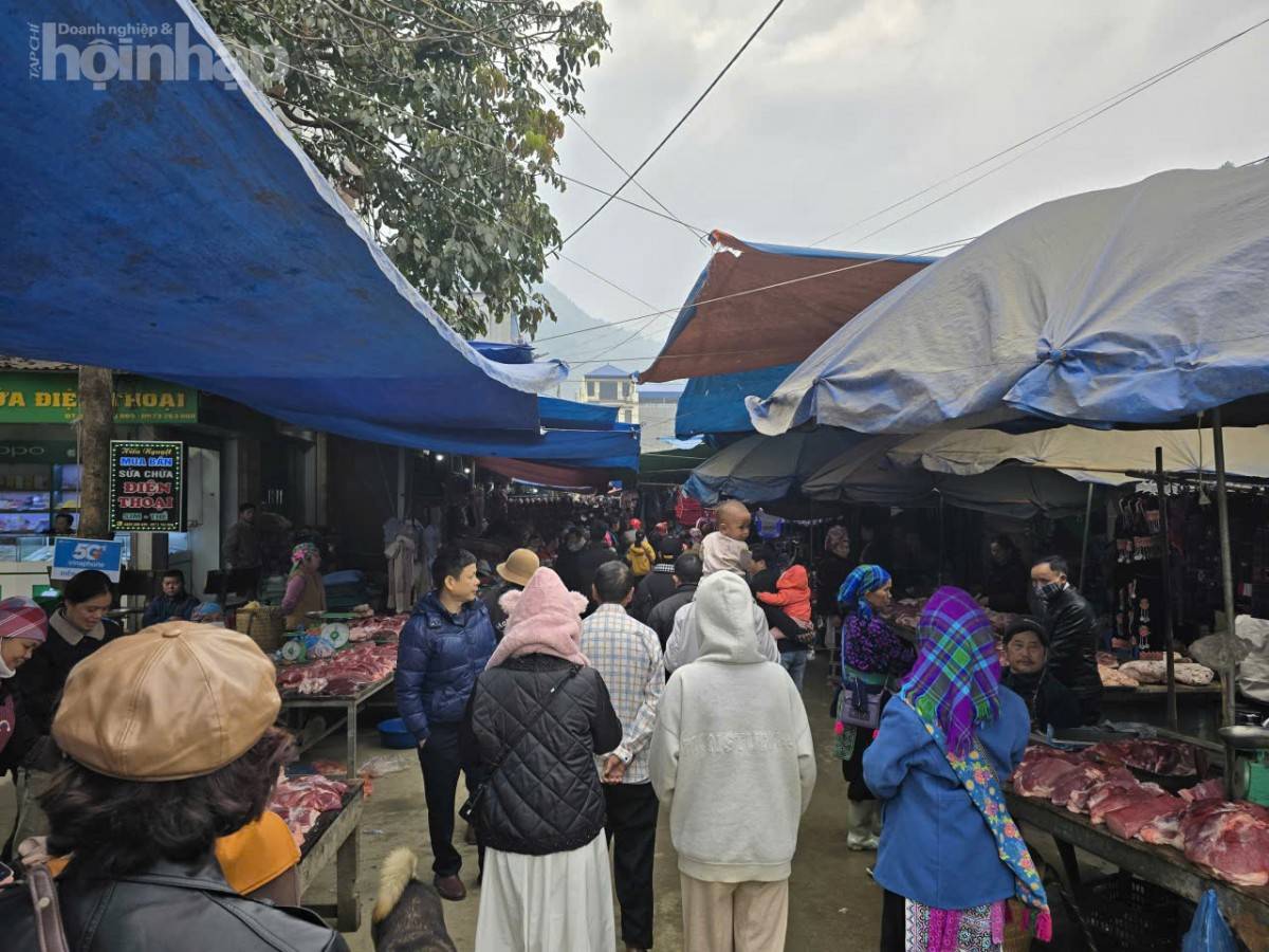 Lào Cai: Nhịp chợ Mường Hum giữa mây ngàn