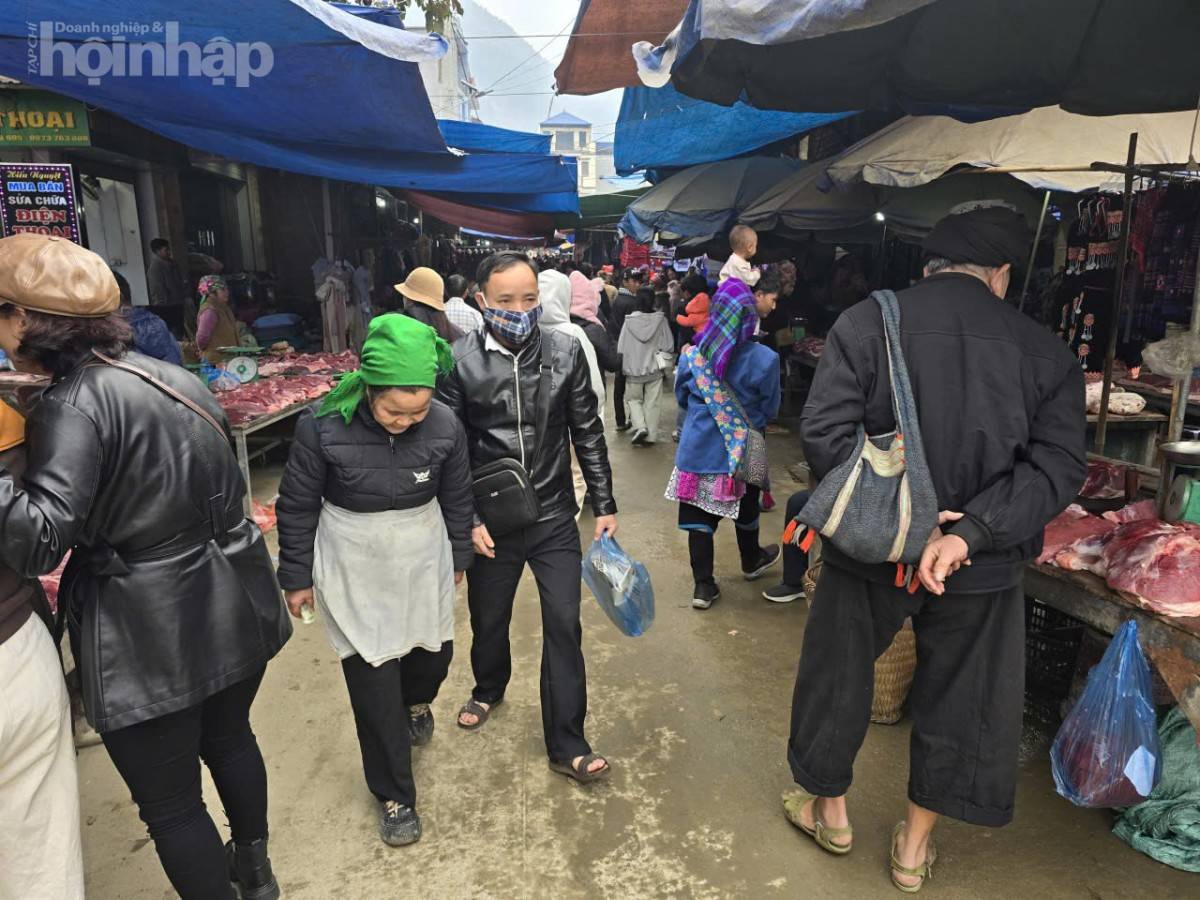 Lào Cai: Nhịp chợ Mường Hum giữa mây ngàn