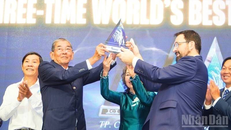 Gạo ST 25 được trao Cúp “Gạo ngon nhất thế giới năm 2025” – Khẳng định vị thế và giá trị hạt gạo Việt Nam trên trường quốc tế