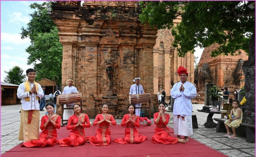 Đoàn famtrip từ hãng hàng không Scoot Air (Singapore) khảo sát sản phẩm du lịch Khánh Hòa