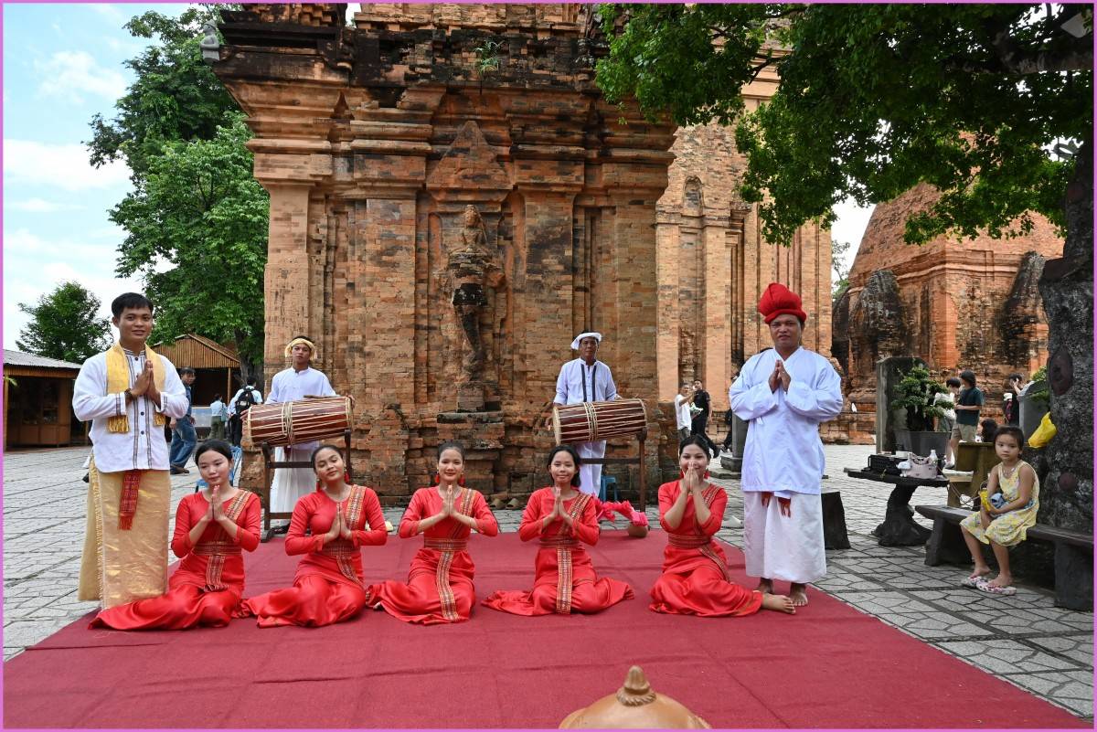 Đoàn famtrip từ hãng hàng không Scoot Air (Singapore) khảo sát sản phẩm du lịch Khánh Hòa