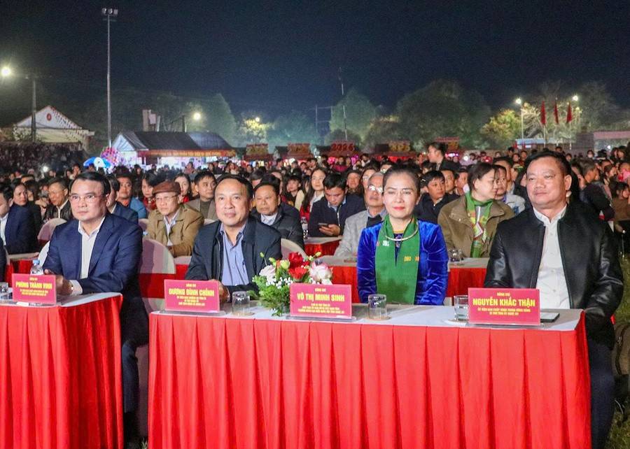 Lãnh đạo tỉnh Nghệ An tham dự Chương trìnhSắc Xuân vùng cao - Ấm tình đồng bào”