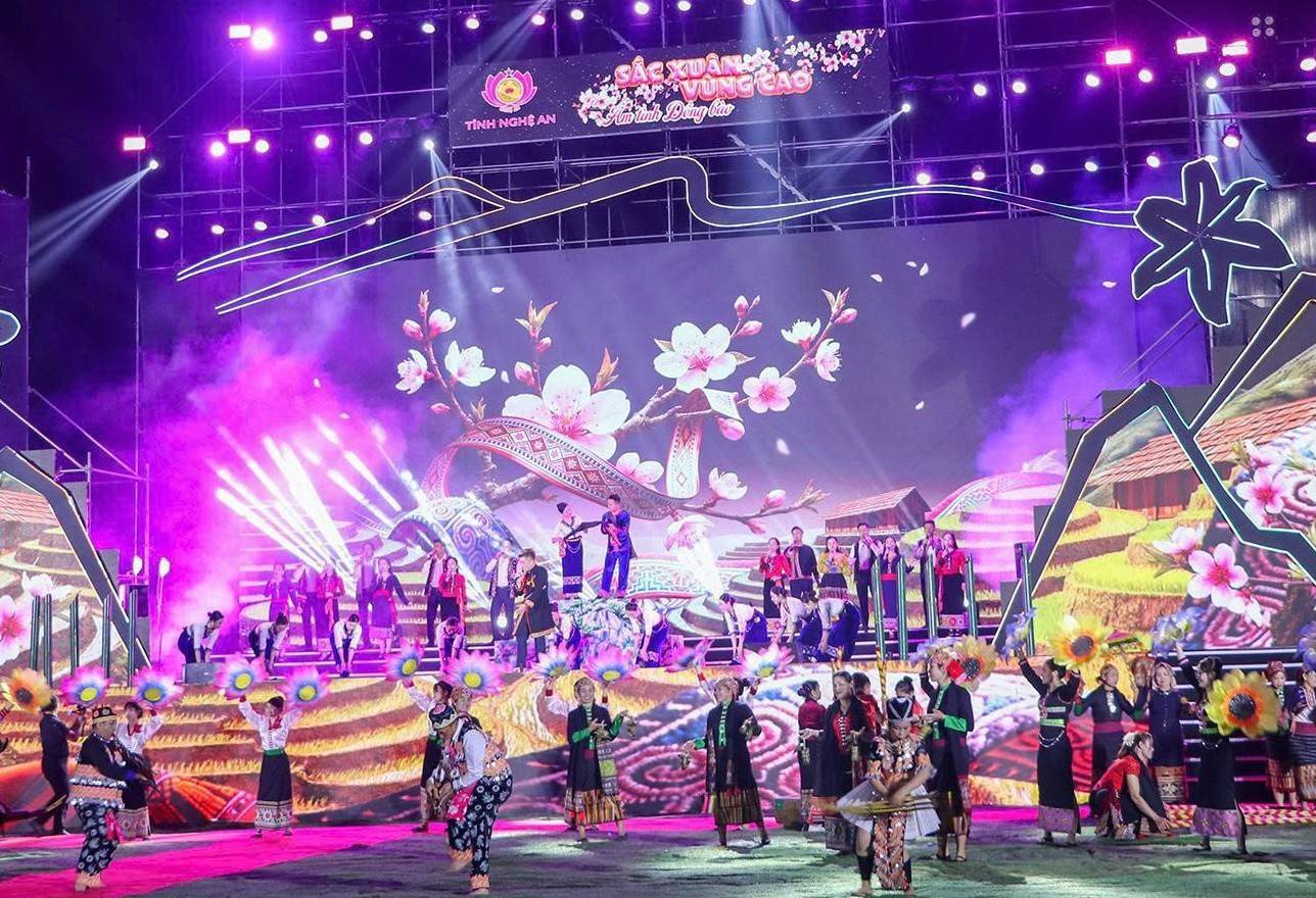 Nghệ An tổ chức chương trình “Sắc Xuân vùng cao” mang Tết ấm đến biên giới