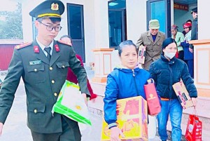 Công an xã Vân Du lan tỏa yêu thương từ gian hàng thiện nguyện, hưởng ứng phong trào thi đua “Ba nhất”