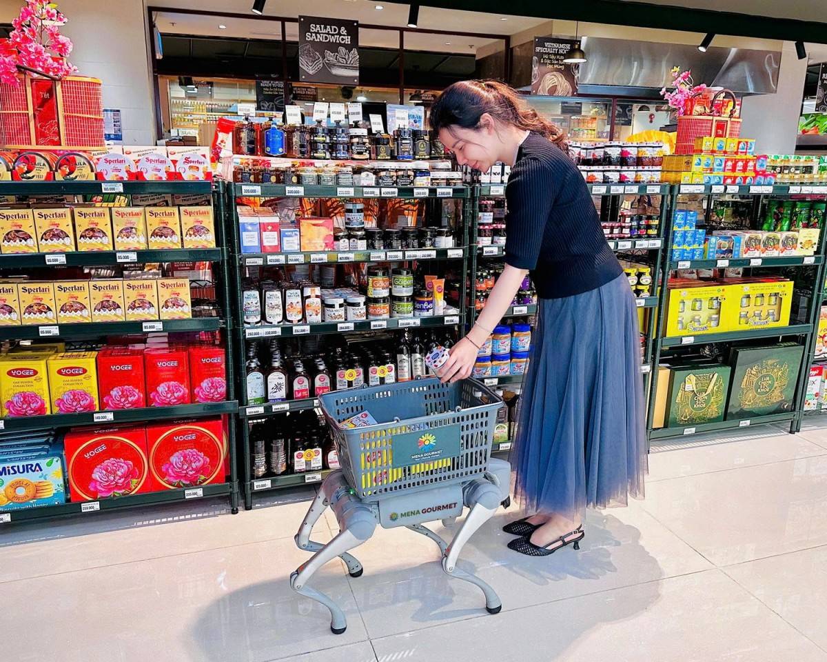 Menas Group,robot chó AI,robot bốn chân sinh học,trợ lý ảo thực thể, AI trong dịch vụ 3