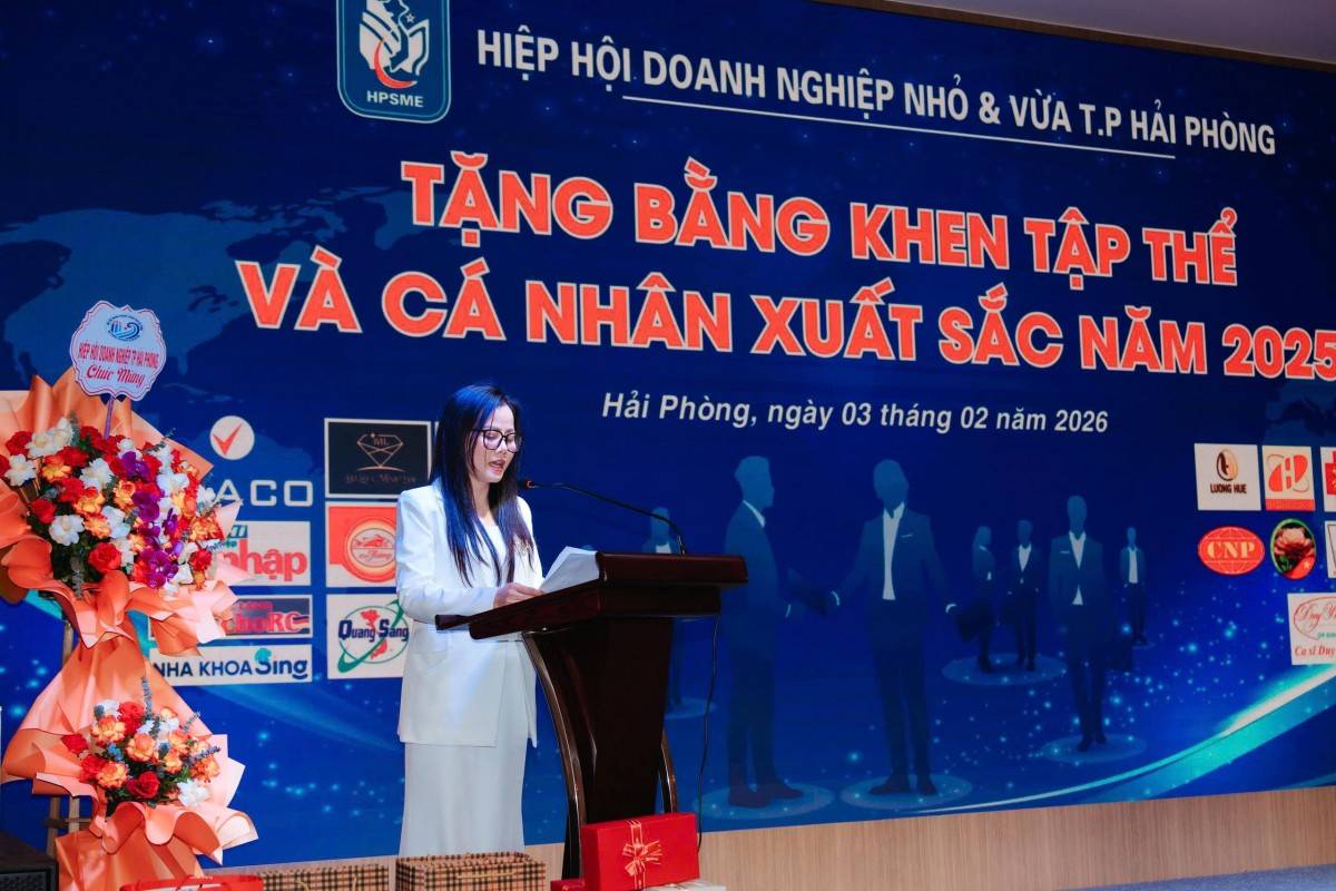Vũ Hường – Phó Chủ tịch Hội Doanh nhân VietConnect – Kết nối tinh hoa Việt trình bày tham luận
