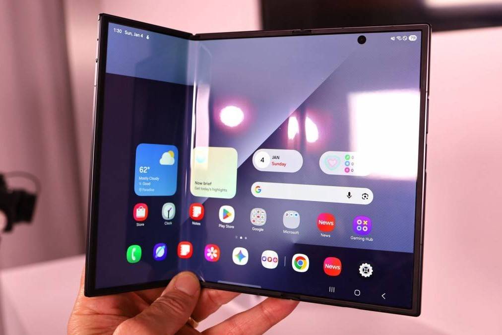 Vì sao Galaxy Z TriFold “cháy hàng” trong vài phút?