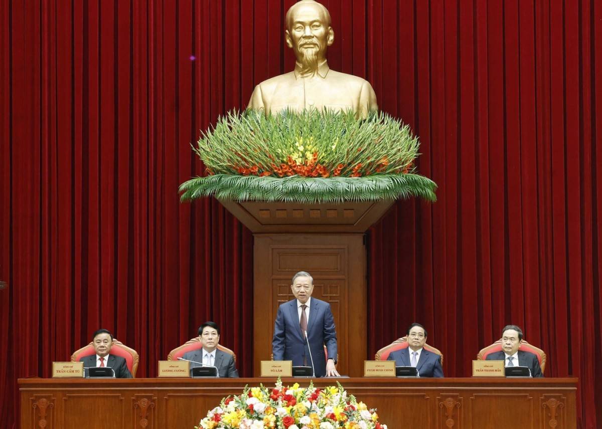 Tổng Bí thư Tô Lâm; Chủ tịch nước Lương Cường; Thủ tướng Phạm Minh Chính; Chủ tịch Quốc hội Trần Thanh Mẫn; Thường trực Ban Bí thư Trần Cẩm Tú chủ trì buổi gặp mặt. ﻿Ảnh: TTXVN.