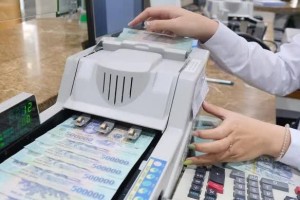 Lãi suất liên ngân hàng vọt lên 17%, chứng khoán vẫn “giữ nhịp”