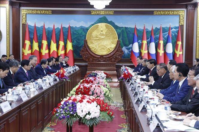 Việt Nam - Lào thống nhất trọng tâm gắn kết chiến lược