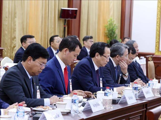 Việt Nam - Lào thống nhất trọng tâm gắn kết chiến lược