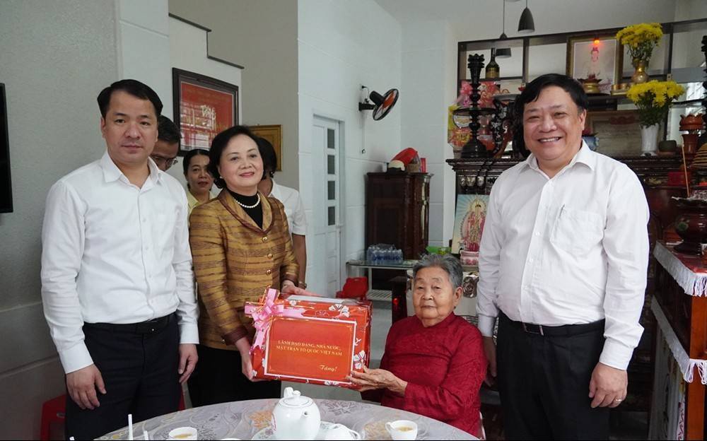 Phó Thủ tướng Phạm Thị Thanh Trà thăm, tặng quà Tết tại Đồng Tháp