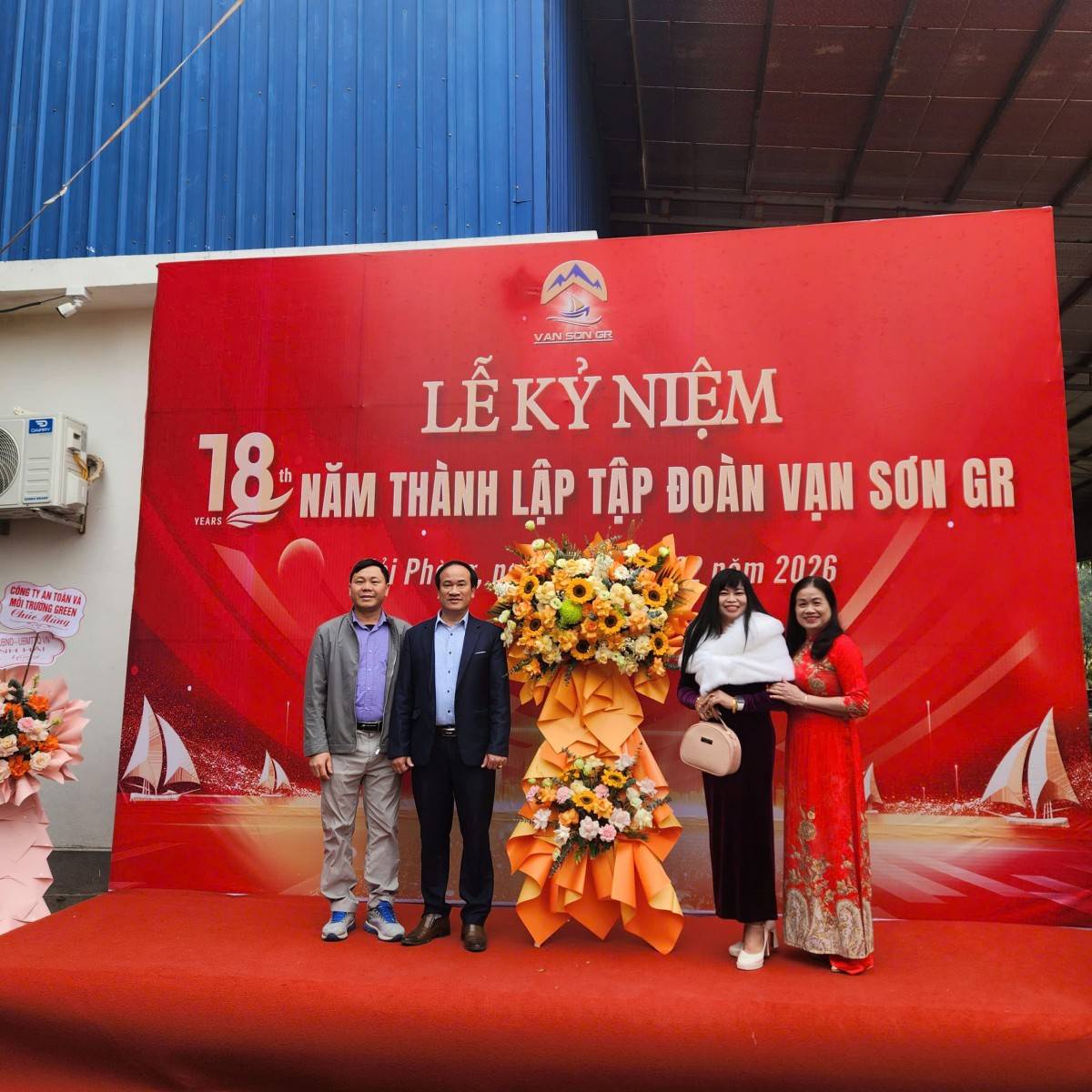 Vạn Sơn – 18 năm một hành trình dám bắt đầu, kiên định vươn xa