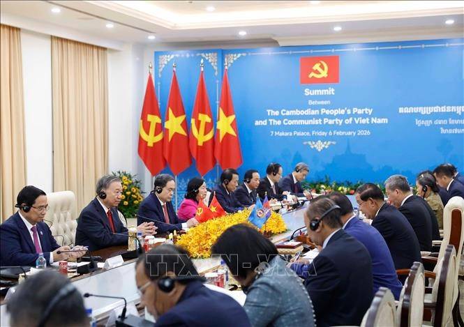 Tổng Bí thư Tô Lâm và Chủ tịch Đảng Nhân dân Campuchia Hun Sen đồng chủ trì Hội đàm song phương giữa Đảng Cộng sản Việt Nam và Đảng Nhân dân Campuchia - Ảnh: TTXVN