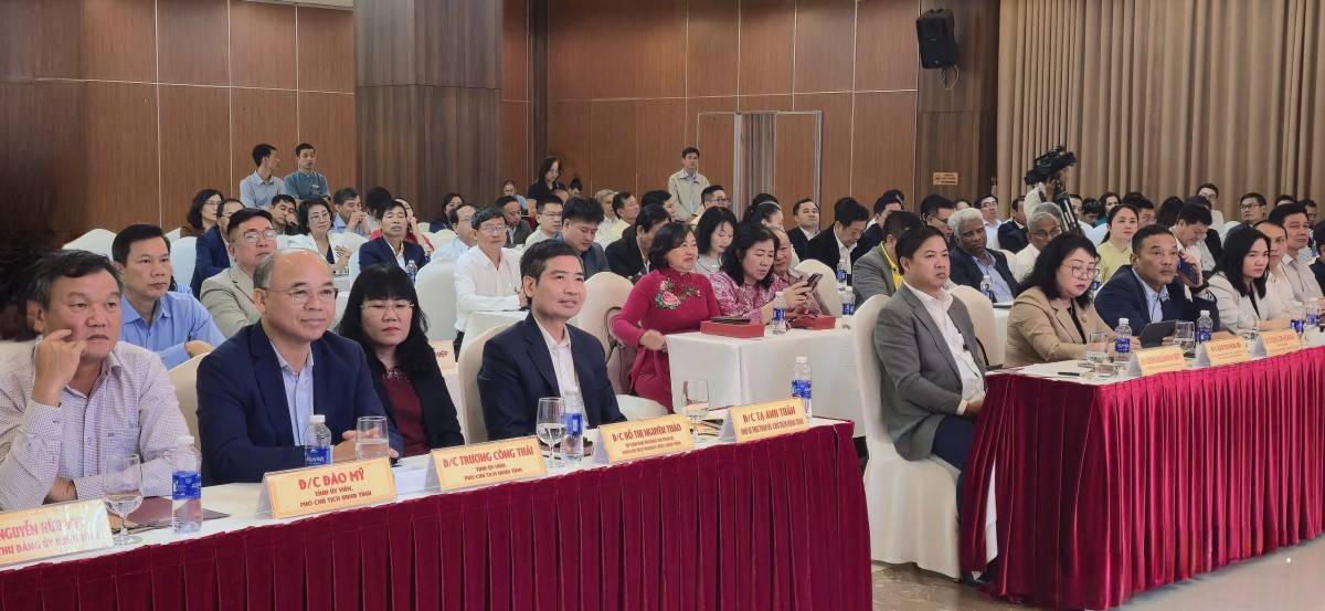 Các đại biểu tham dự hội nghị.