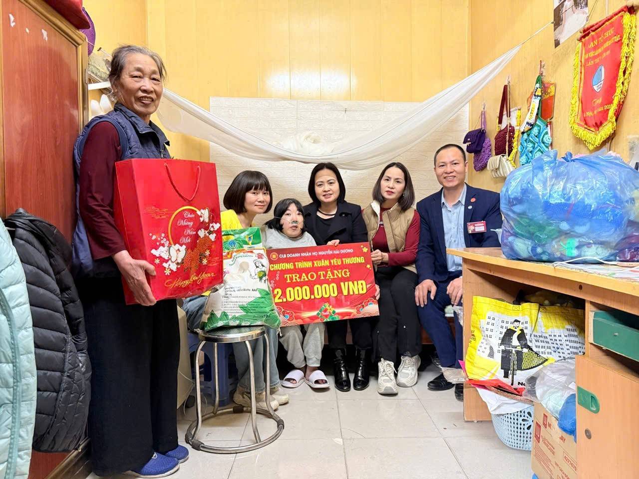 Câu lạc bộ Doanh nhân Họ Nguyễn Hải Dương trao quà, sẻ chia cùng người yếu thế