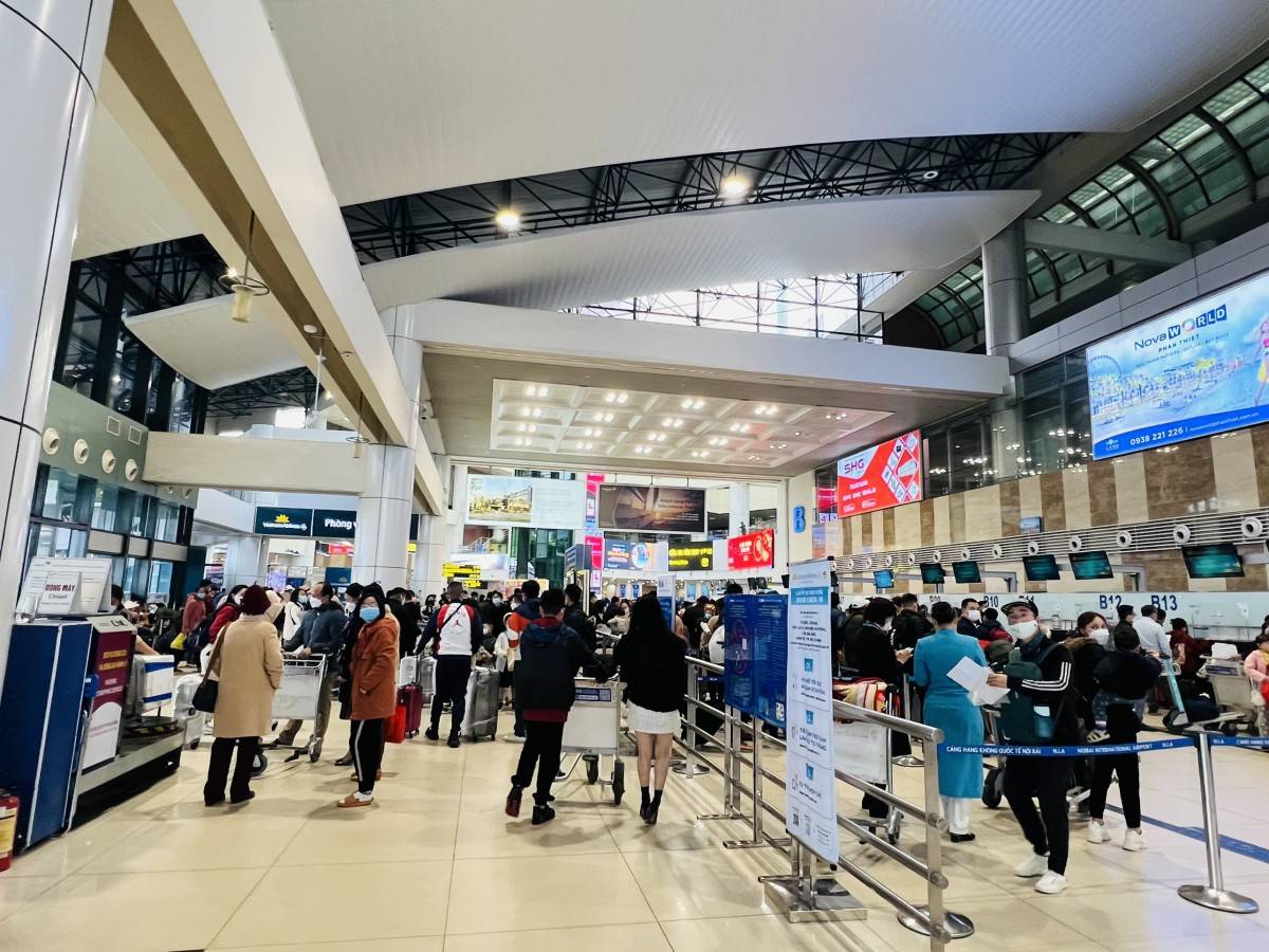 Cao điểm Tết, hành khách qua sân bay Nội Bài lên tới hơn 117.000 lượt/ngày