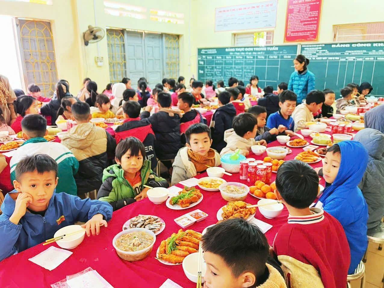 Lào Cai: Bồi đắp tinh thần sẻ chia, chăm lo an sinh xã hội nhân dịp Tết Nguyên đán