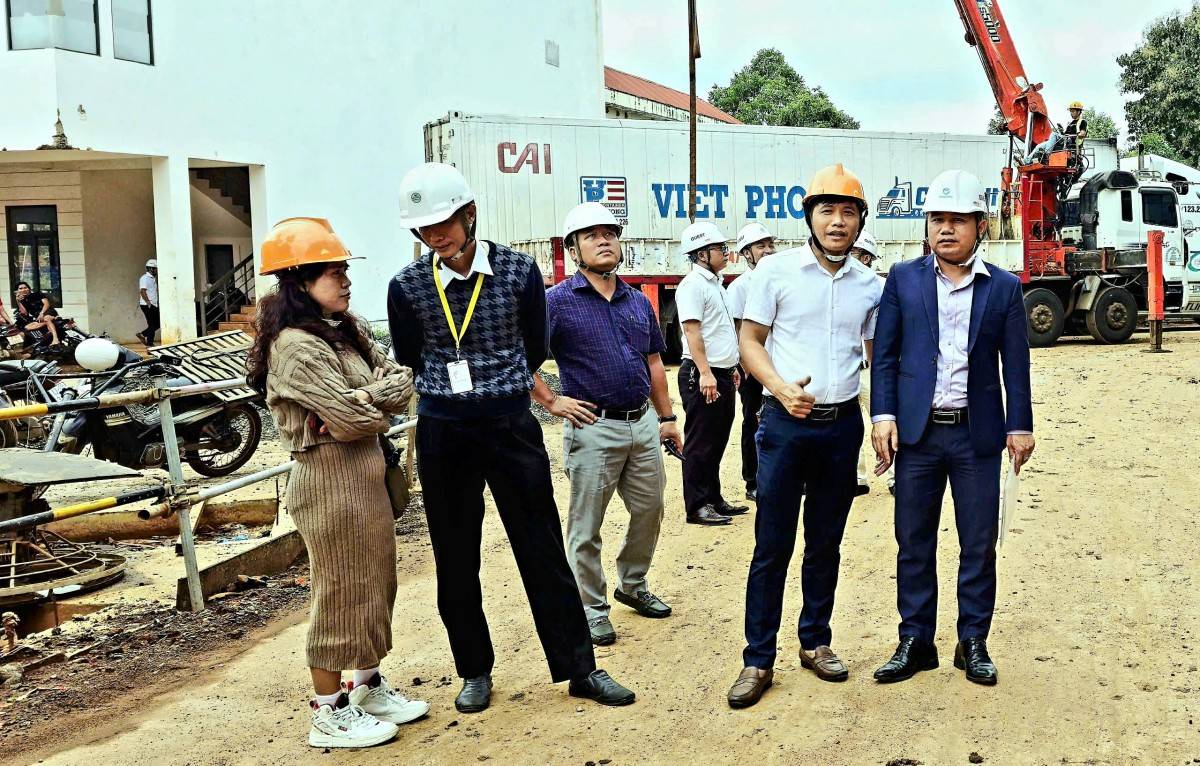 Lãnh đạo Công ty Thiên Tâm Holdings và các cộng sự tiếp cận Dự án khu đô thị sinh thái cao cấp Ecopalace tại Đắk Lắk.