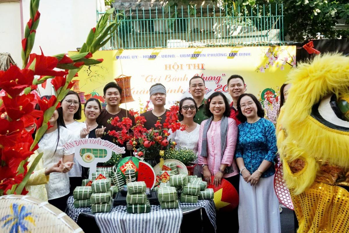 Hội thi “Gói bánh chưng” của phường Tân Định, TP. HCM.