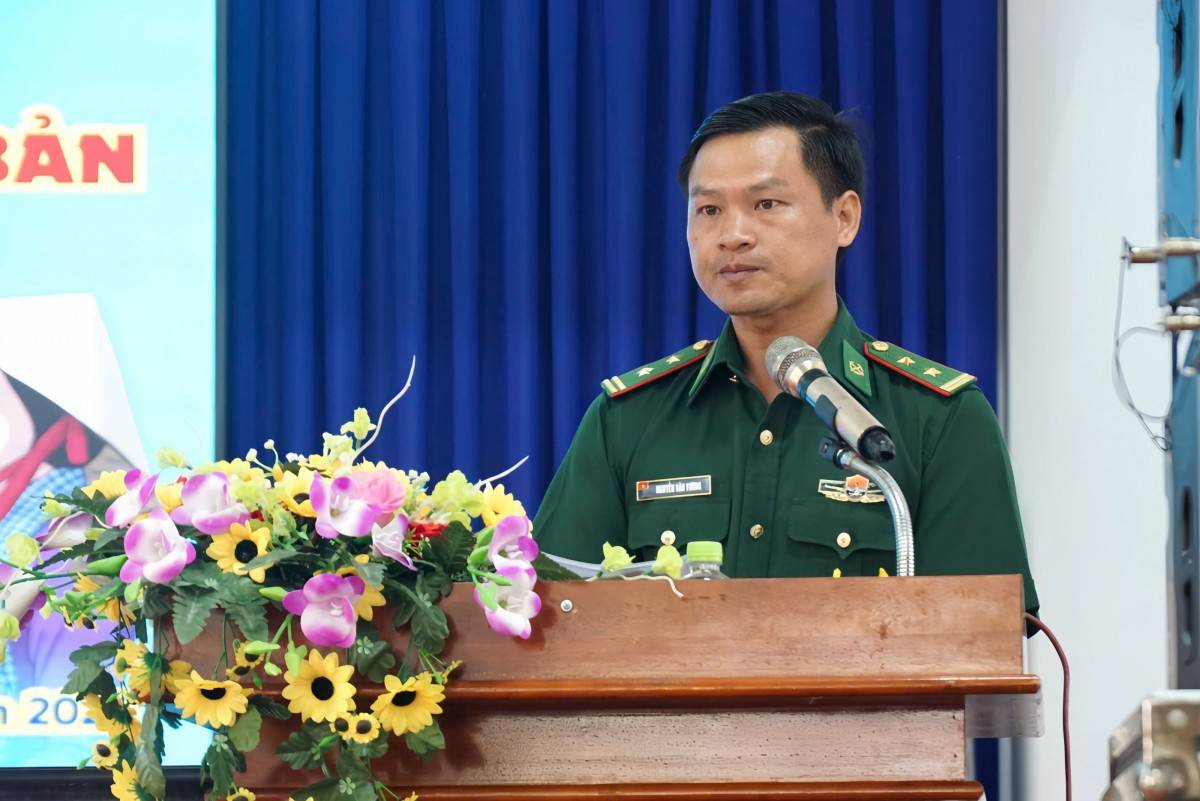 Trung tá Nguyễn Văn Vương – Chính trị viên Đồn Biên phòng Lò Gò .