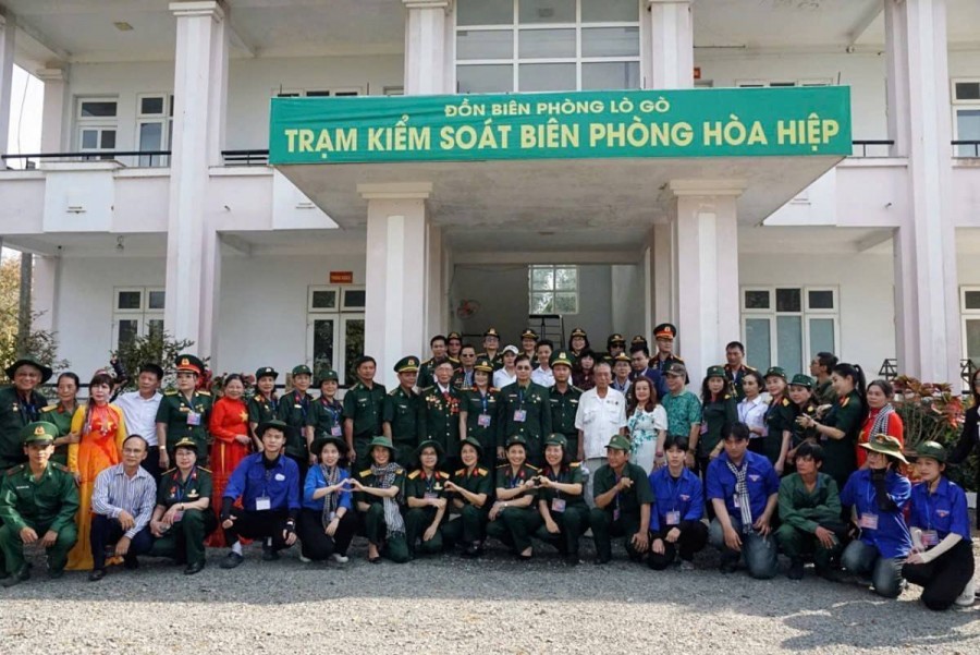 CLB Trái tim Người lính Phương Nam mang Tết ấm đến quân dân Lò Gò, Tây Ninh