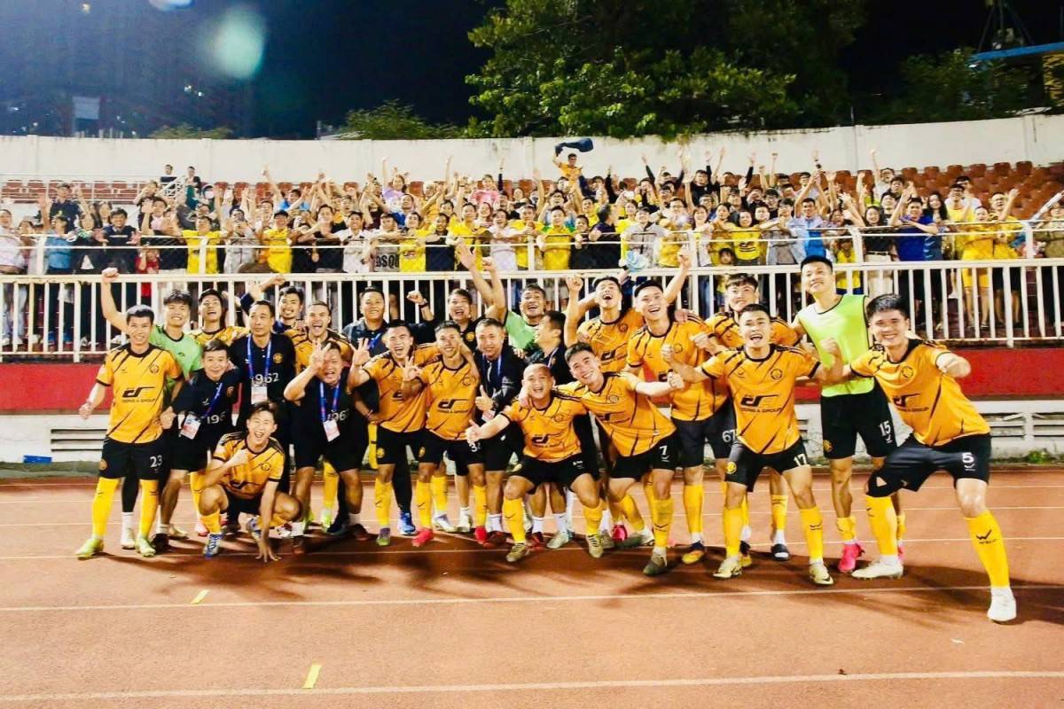 Cầu thủ Thanh Hoa ngây ngất sau trận thắng CLB Công an TPHCM.