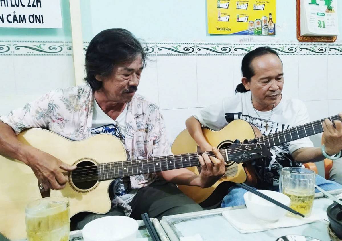 Khi guitar không cần sân khấu