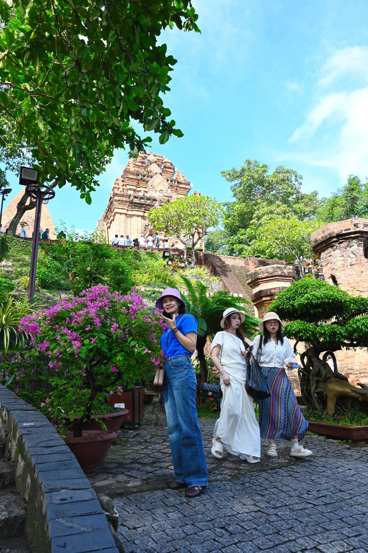 2.500 du khách đến Khánh Hòa trên chuyến tàu biển quốc tế thứ 12 Diamond Princess