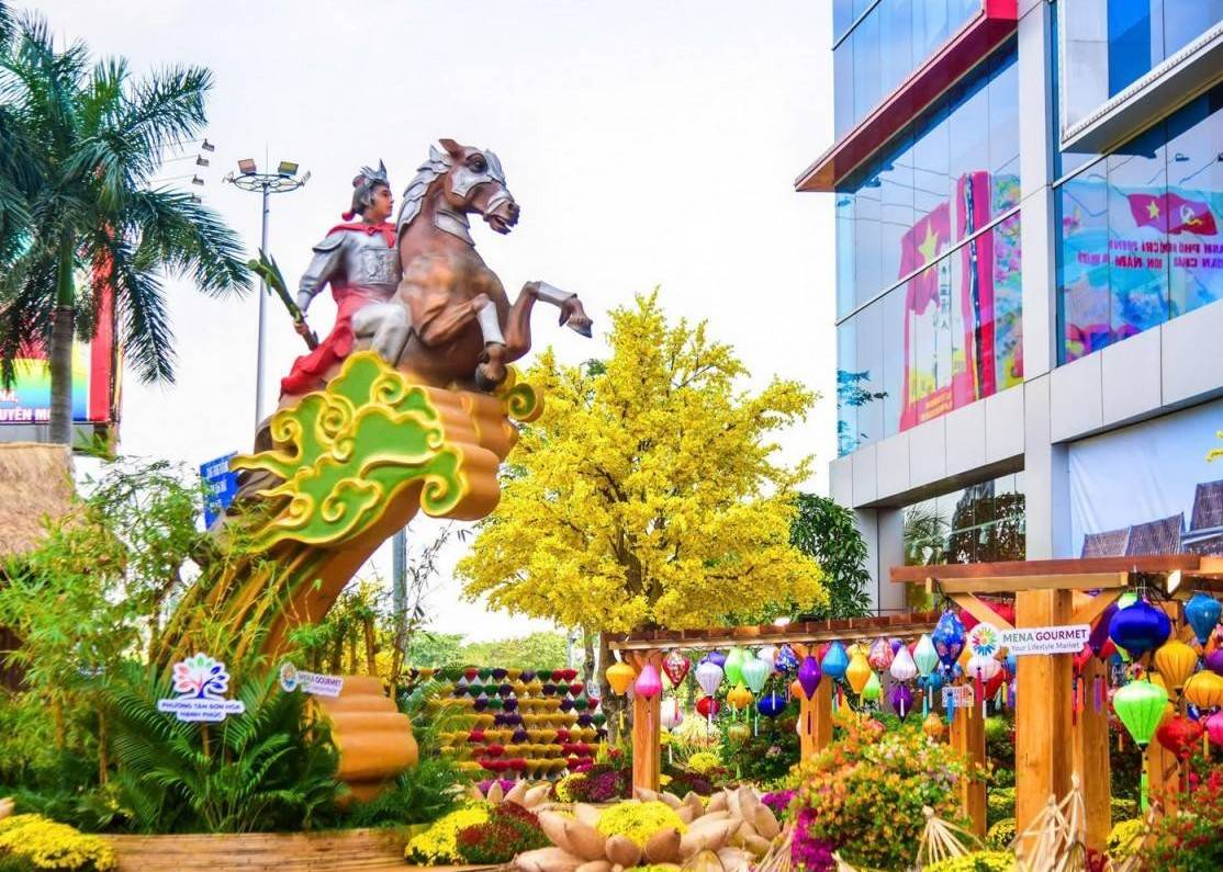 Đường hoa Xuân MENAS 2026: “Vươn mình Thánh Gióng” tại cửa ngõ sân bay Tân Sơn Nhất