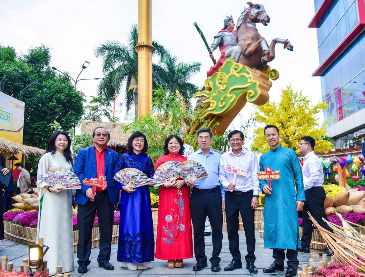 Đường hoa Xuân MENAS 2026,Linh vật Ngựa 2026,Thánh Gióng MENAS,Đường hoa Tân Sơn Hòa, Menas Mall Saigon Airport 3