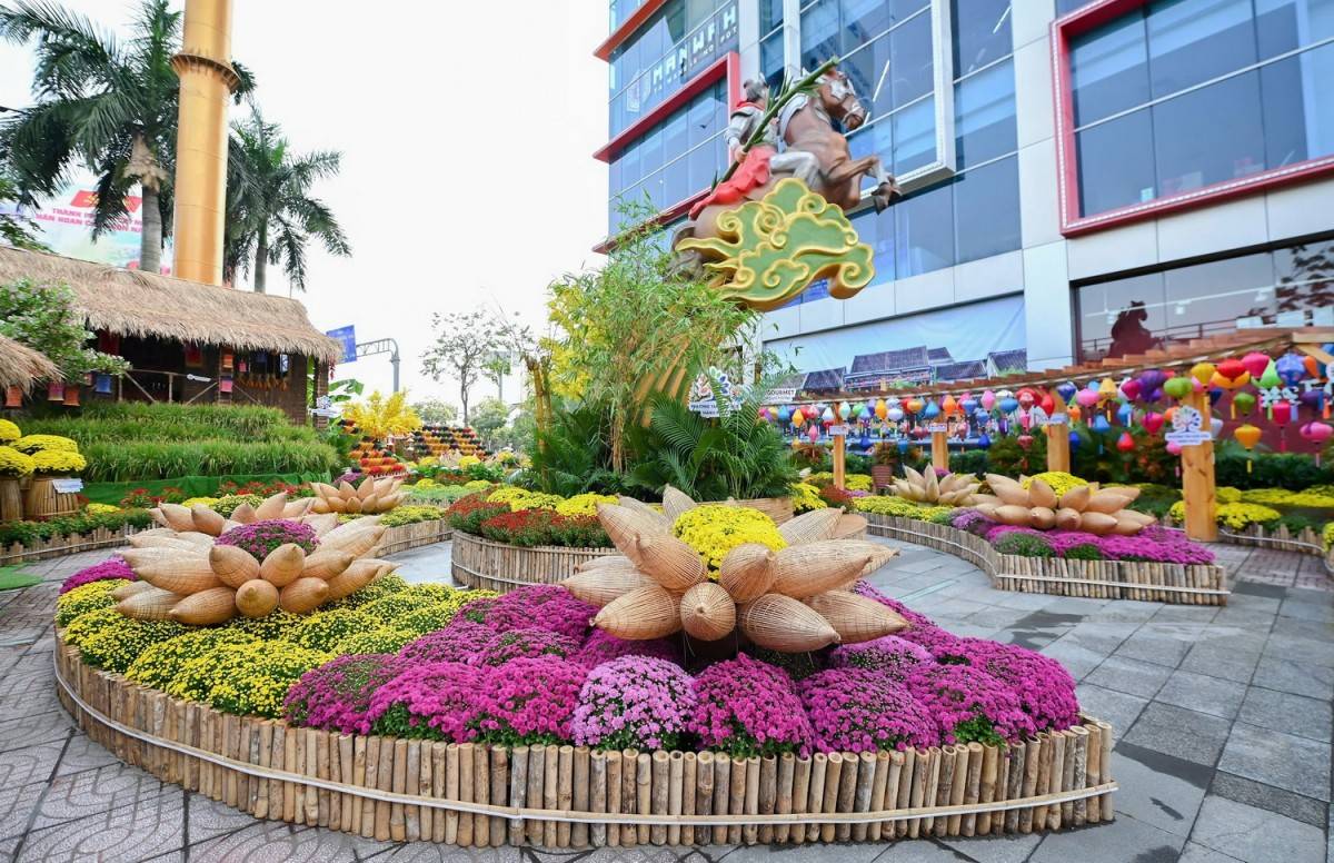 Đường hoa Xuân MENAS 2026,Linh vật Ngựa 2026,Thánh Gióng MENAS,Đường hoa Tân Sơn Hòa, Menas Mall Saigon Airport 2