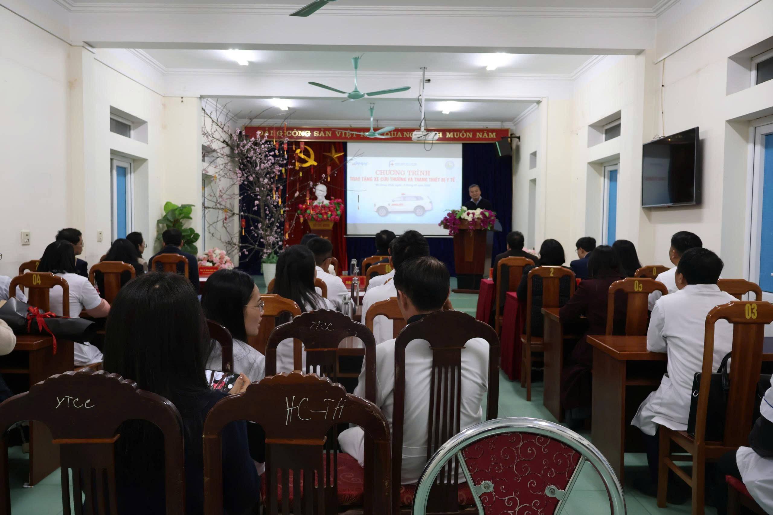 Quang cảnh buổi làm việc