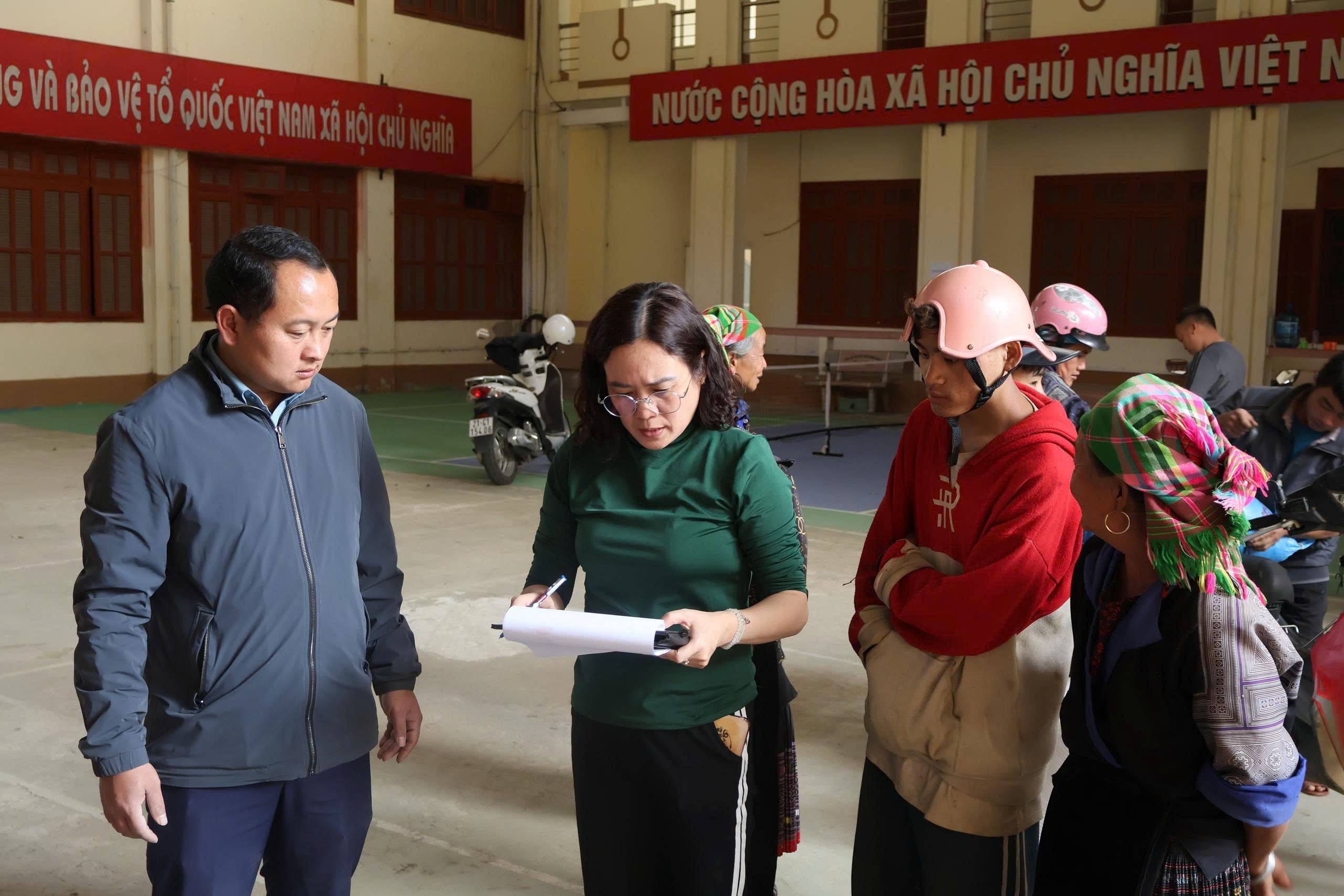 Niềm vui có gạo, Tết về với các hộ dân có nguy cơ thiếu lương thực ở Mù Cang Chải